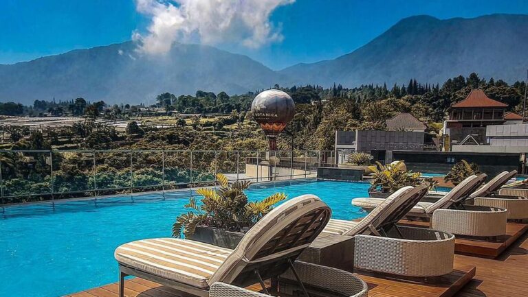 INI KAMAR PALING SERU THE BOTANICA PUNCAK ! Review Hotel bagus dan mewah di Puncak