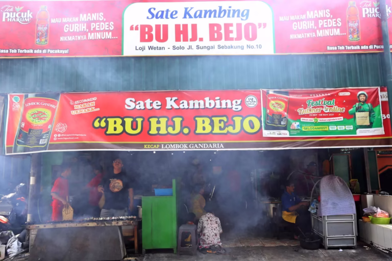 Wisata Kuliner Solo: Lezatnya Sate Kambing Bu Haji Bejo