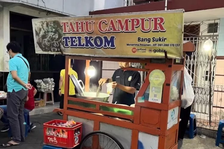 Tahu Campur Telkom Cak Sukir: Kuliner Legendaris di Kota Malang