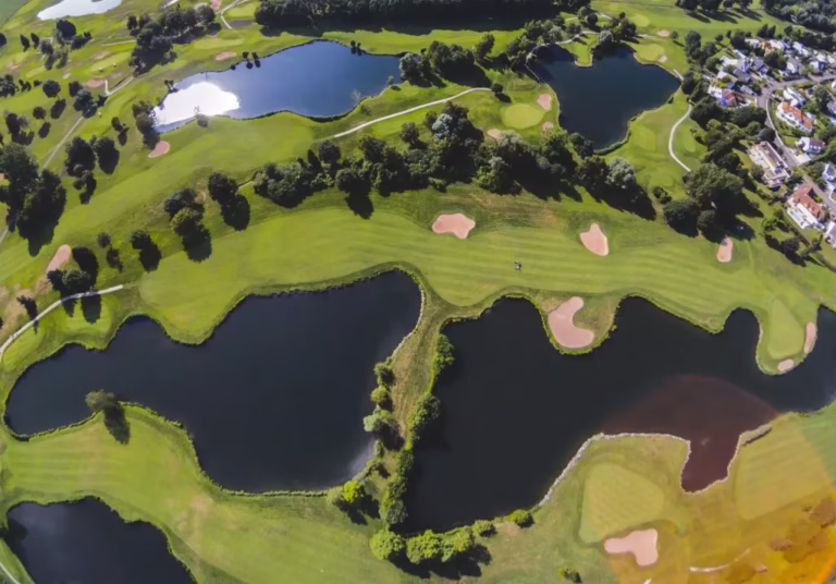 10 Lapangan Golf Terbaik di Indonesia yang Wajib Dikunjungi