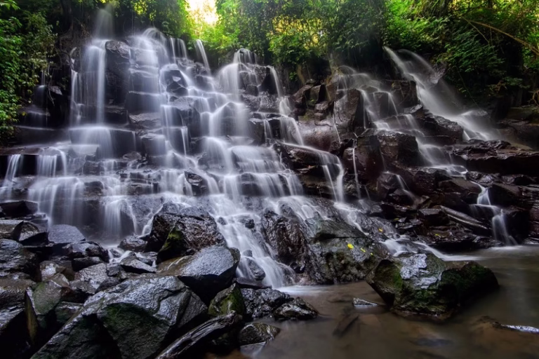 8 Air Terjun Terindah di Indonesia yang Wajib Dijelajahi