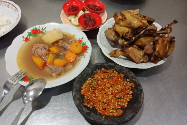 Dua Menu, Sejuta Rasa: Warisan Pak Supar yang Melegenda