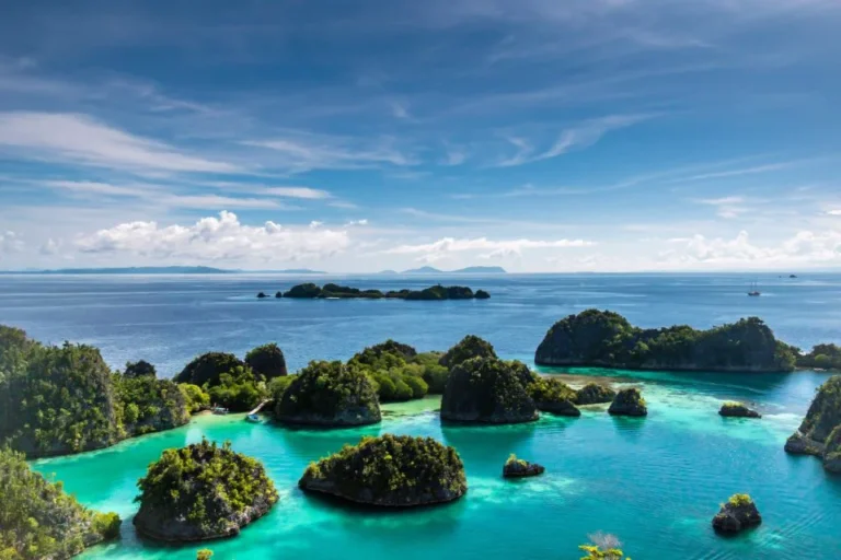 5 Atraksi Wisata Ikonik Indonesia yang Memukau Wisatawan