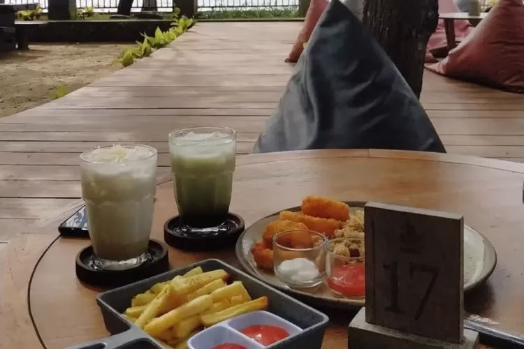 https://lensaperjalanan.com/traveling/cafe-di-mendalo-jambi-6-rekomendasi-hits-yang-wajib-dicoba-mahasiswa/