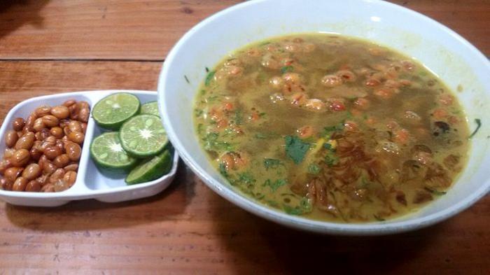 Soto Legendaris Garut Sejak 1943: Soto Ahri di Pasar Mandalagiri