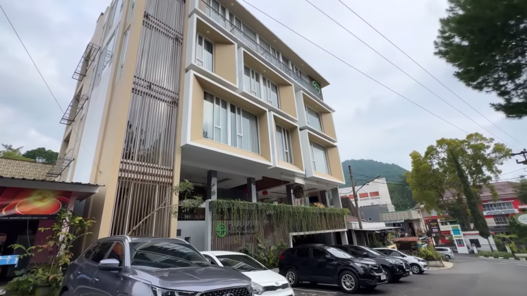 tampak depan hotel facade tawangmangu