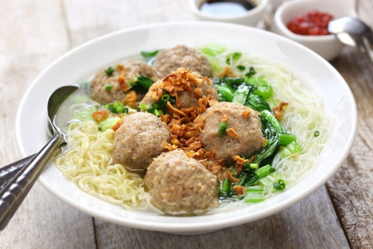 Bakso Pak Caping Biru Legendaris Di Cideng