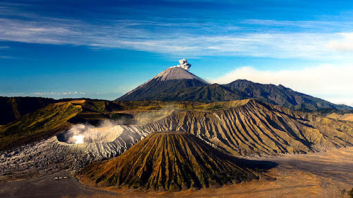 5 Tempat Wisata dengan Pemandangan Alam Terindah di Indonesia