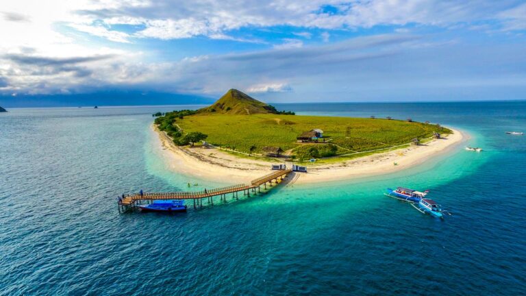 4 Destinasi Wisata Favorit Indonesia