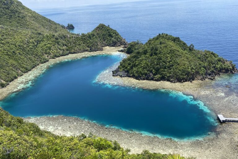 5 Tempat Wisata Air Jernih Segar! Ini di Indonesia