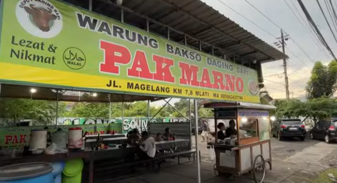 Warung Bakso Daging Sapi Pak Marno: Legendaris di Pinggir Jalan