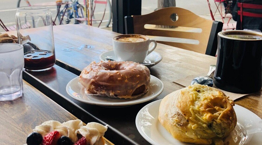 https://lensaperjalanan.com/traveling/7-rekomendasi-cafe-di-bandar-lampung-yang-instagramable-2/