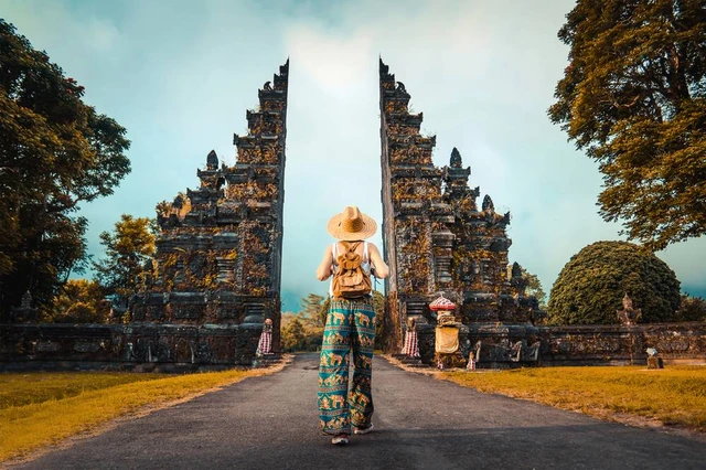 3 Alasan Kamu Harus Coba Solo Traveling Keliling Indonesia