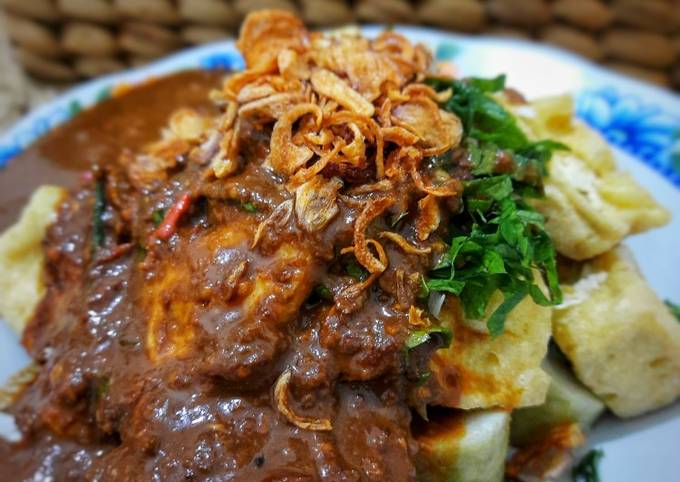 Lontong Tahu Legendaris Pak Dut: Kuliner Asli Jombang