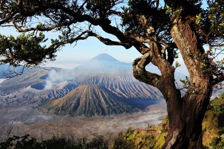 Rekomendasi Taman & Objek Wisata Alam di Jawa