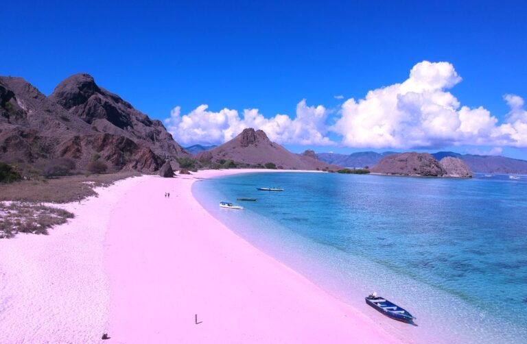 5 Wisata Indonesia yang Lagi Hits di Tahun 2025
