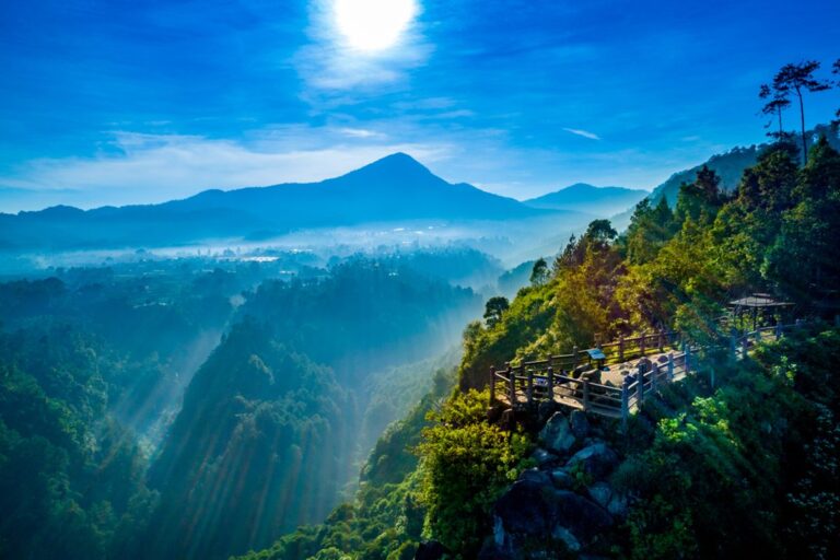 8 Destinasi Wisata Bandung yang Wajib Dicoba