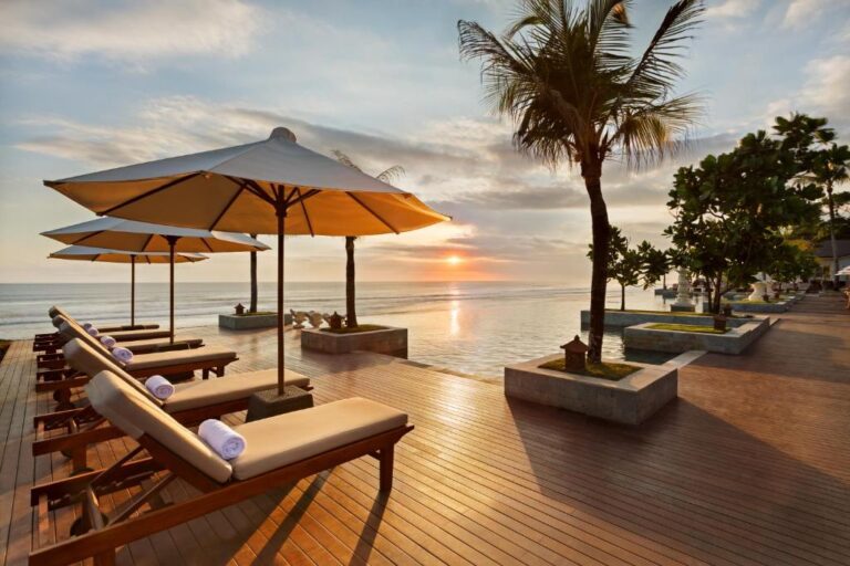 Rekomendasi 5 Hotel Dekat Pantai Sambolo