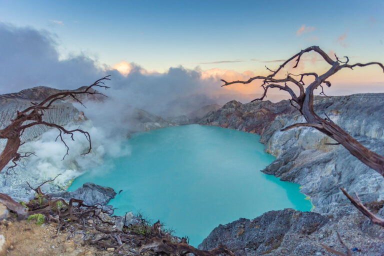 5 Rekomendasi Tempat Wisata Negeri Dongeng yang Mirip Berada di Indonesia