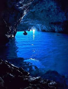 3 Gua Bawah Laut Terindah Dunia Jadi Destinasi Wisata Populer